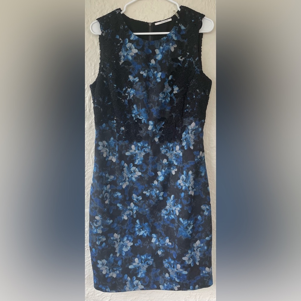 T Tahari Black Blue Floral Appliqué Shift Dress Knee Length Sleeveless, Lined 10
